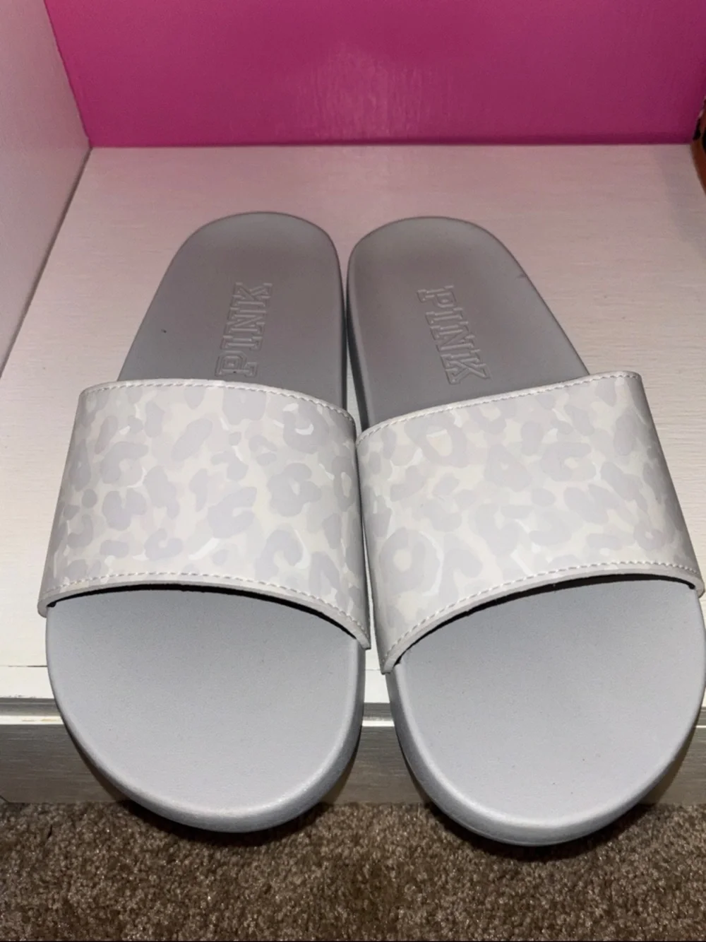 PINK Victoria's Secret Gray & White Leopard-Pattern Slide Sandals - Picture 2 of 3
